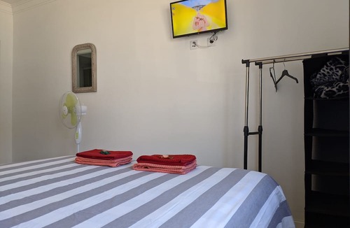 Corroios House | GuestHouse Marialva Park