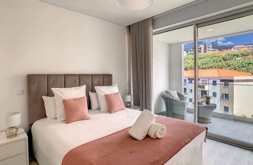 Santo Antonio Apartment | Uptown Apartment - Two Bedroom Apartment, Sleeps 4