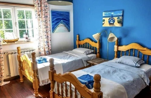 Alcobaca House | Farmhouse Sleeps 8 With Pool & Horses