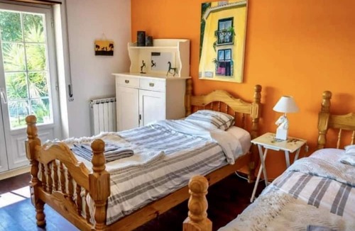 Alcobaca House | Farmhouse Sleeps 8 With Pool & Horses
