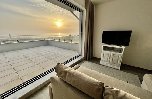 A Ver-o-Mar Apartment | Breathtaking Ocean Front Studio in Povoa de Varzim