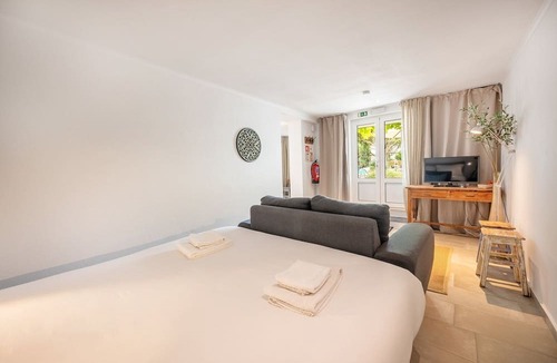 Praia das Macas House | GuestReady - A wonderful haven with garden