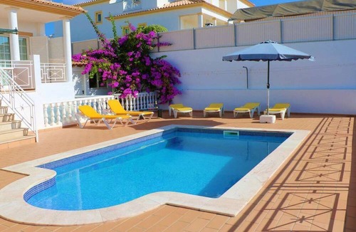 Albufeira Villa | Villa Carreira-SUPERB, Air Con, Spacious, Pool,WI-FI, close to beach & old town