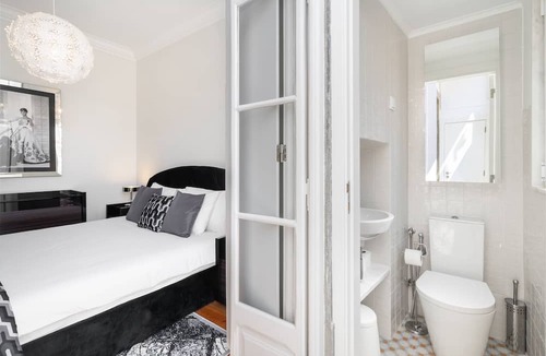 Lisbon Old Town Apartment | Prime Location Design Family Apartment