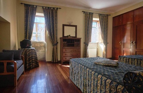 Vila Ruiva Cottage | 19th Centry Farmhouse Getaway - Sleep 12-14 W/pool