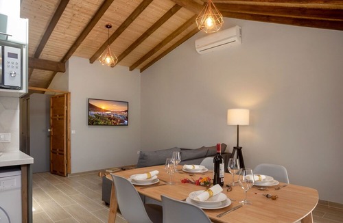 Linho Villa | Wonderful private villa for 4 guests with A/C, WIFI, TV and terrace