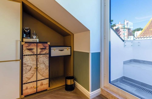 Santos Hotel | The Emerald House Lisbon, Curio Collection By Hilton