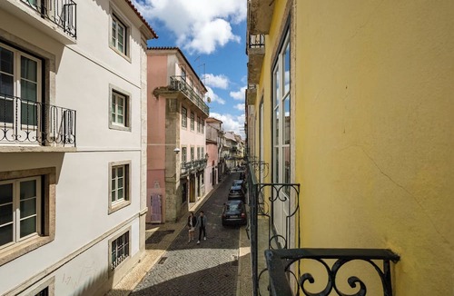 Encarnacao House | LR Guest House