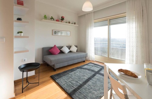 Santa Marinha Apartment | Stunning Porto Views by metro sation by LovelyStay