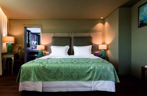 Centro / Baixa Hotel | Hotel Jaguar Oporto – is Near the Metro, has Free Parking and a Free Shuttle Service between the Airport and the Hotel from 7AM to 8PM