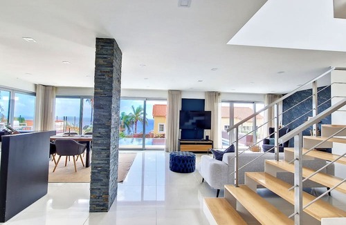 Canico House | Villa Madeira by LovelyStay
