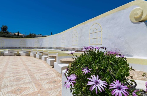 Barracao House | Gorgeous Holiday Home With Swimming Pool