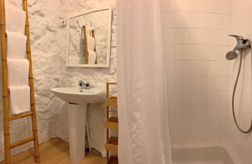 Madalena Apartment | Studio Flat in spacious garden