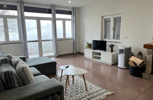 Cova House | Holiday flat with lake and mountain views