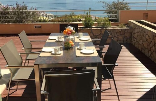 Sesimbra House | Holiday home in Sesimbra with barbecue, terrace and garden
