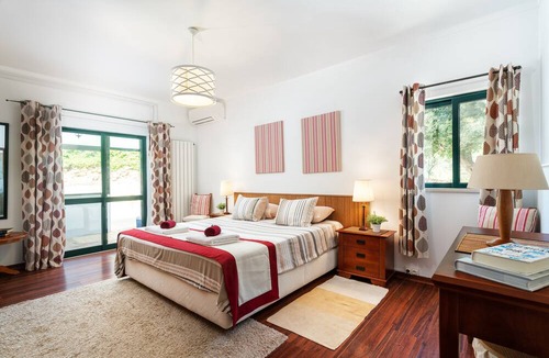 Quelfes Villa | Luxury Villa, Large Pool and Garden, Covered Eating Area, BBQ, Wi-