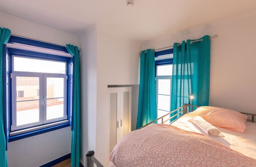 Parede Hostel | Help Yourself Hostels Parede