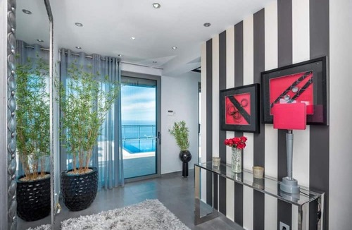 Paul do Mar House | Villa São Lourenço by LovelyStay