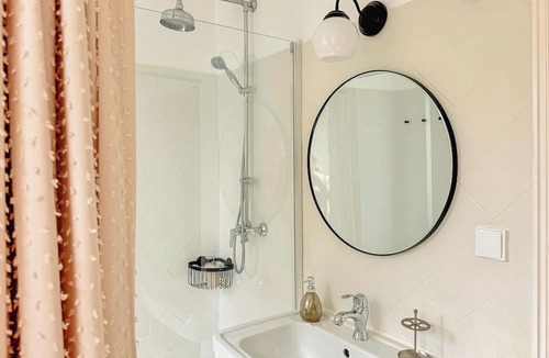 Parede Apartment | Vila Maria Apartement with a private garden and walking distance to the Ocean