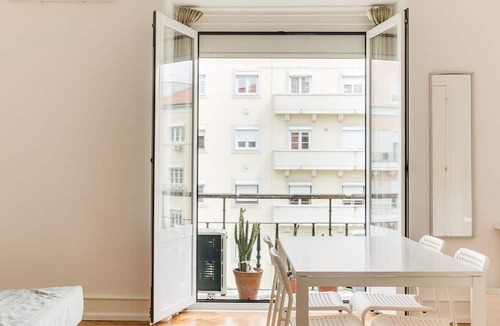 Sao Joao de Deus House | Home Out Rooms & Apartments