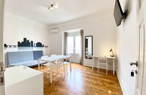 Sao Joao de Deus House | Home Out Rooms & Apartments