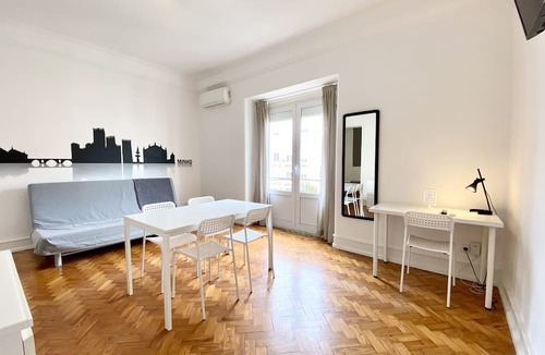Sao Joao de Deus House | Home Out Rooms & Apartments