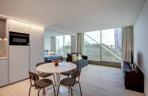 Alto do Pina Apartment | Areeiro Vision Studio by Homing