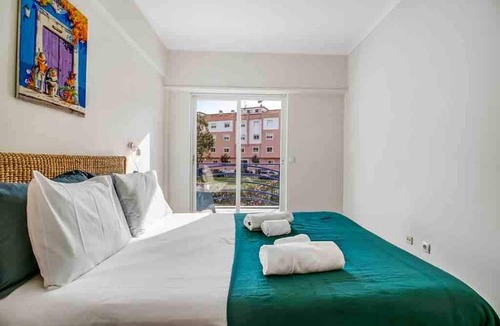 Oeiras Apartment | Bright Flat by Carcavelos Beach With Fast Wi-fi