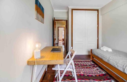 Oeiras Apartment | Bright Flat by Carcavelos Beach With Fast Wi-fi