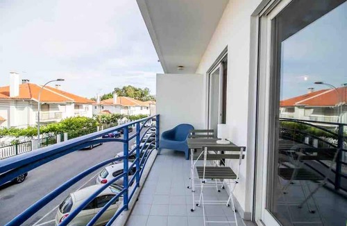 Oeiras Apartment | Bright Flat by Carcavelos Beach With Fast Wi-fi