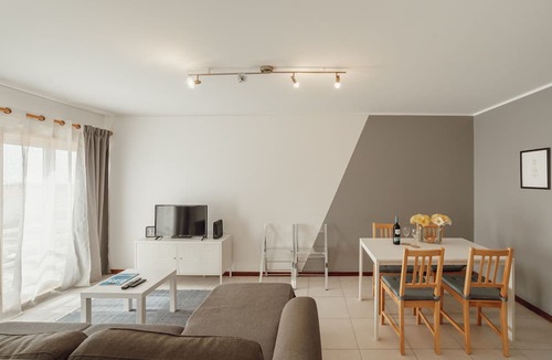 Espinho Apartment | Espinho Modern 3 Bedroom Apartment by Vacationy