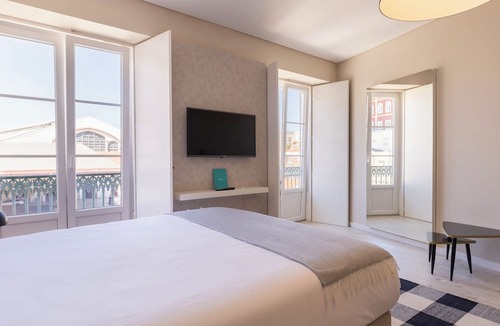 Sacramento Hotel | Carmo 43 by LovelyStay