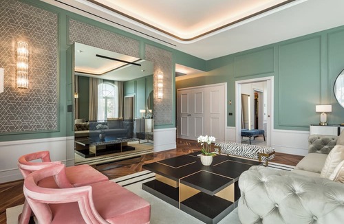 Moure Hotel | Amoure Hotel