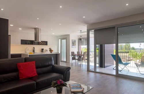 Palhais Apartment | Beautiful apartment for 4 people with WIFI, A/C, TV and balcony