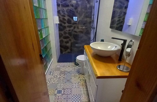 Angra do Heroismo Apartment | Studio Apartment 'Casa Do Poço - Casinha' with Mountain View, Shared Terrace and Wi-Fi
