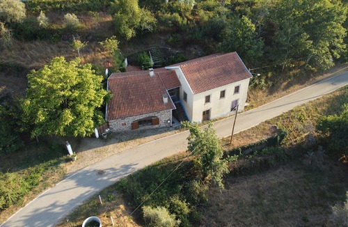 Moitas Other | Farmhouse 'Yellow House - Casa Amarela' with Mountain View, Shared Pool and Wi-Fi