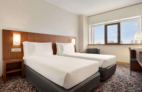 Alto do Pina Hotel | Ramada by Wyndham Lisbon