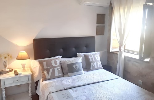 Salsas House | Homerez - Beautiful house for 4 ppl. with garden, terrace and balcony at Parada