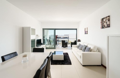 Telheiro Apartment | Marina Village Pool Garage Prime Location AC