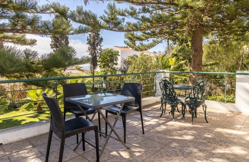 Canico Apartment | 1st floor apartment 'Villa Echium T2' with two bedrooms and shared garden