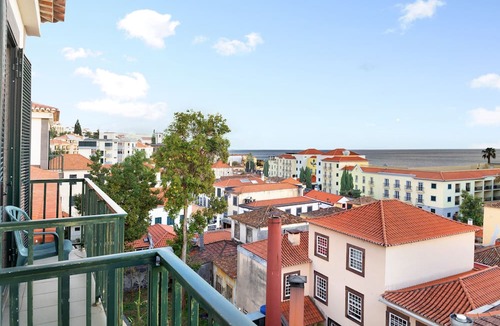Old Town Apartment | Apartment 'Bela Sao Tiago 36' with Sea View, Balcony and Wi-Fi