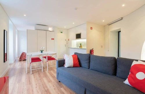 Santa Marinha Apartment | Spacious Red Studio | Ace Location by HostWise