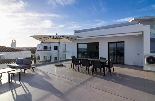 Olhos D'Agua Apartment | Panoramic N Apartment | Rooftop Pool & Sea View & BBQ