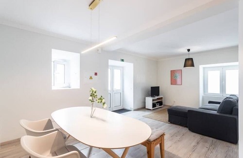 Setubal Apartment | Town Square House