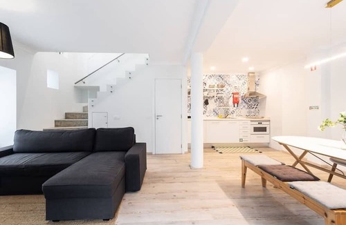 Setubal Apartment | Town Square House