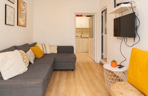 Santa Engracia Apartment | Lovely & Bright Family Flat W/Patio