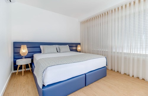 Povoa De Varzim Apartment | Modern 3BD Ocean View Apartment