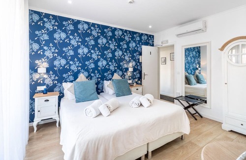 Pena Apartment | Lisbon Terrace Suites Special for Groups up to 19 guests