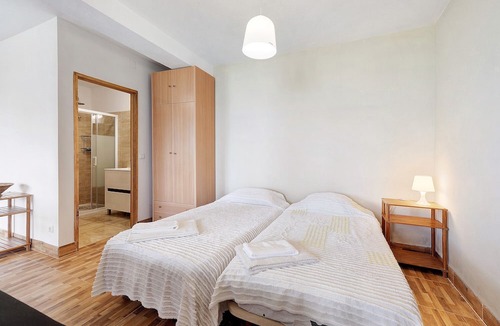 Colares Apartment | Studio Apartment 'Estúdio Alto Da Praia' with Sea View, Shared Pool and Wi-Fi