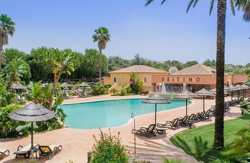 Meia Praia Hotel | Group Travel Destination! 3BR Townhouse with Full Kitchen, Patio, Garden View!